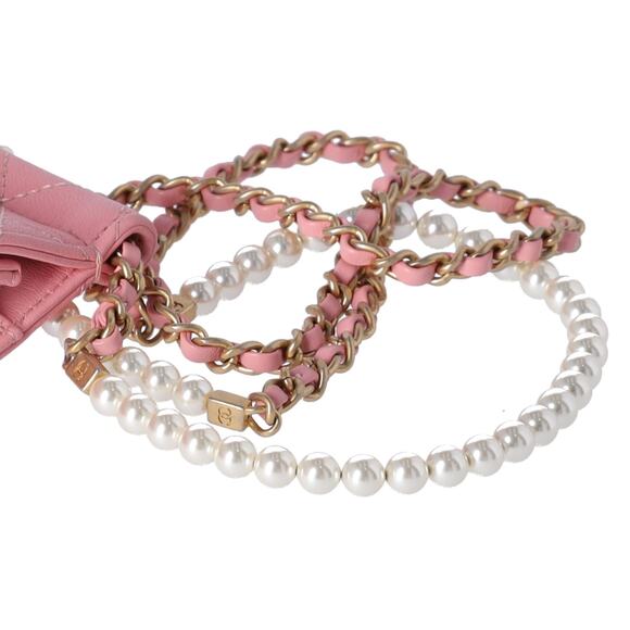 CHANEL Chic Pearls Flap Crossbody Pink Lambskin Quilted - Picture 6 of 8
